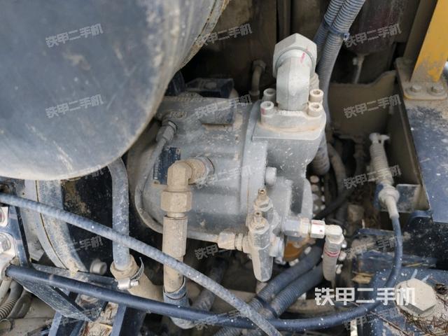 液压泵舱室正面整体（整机外观）