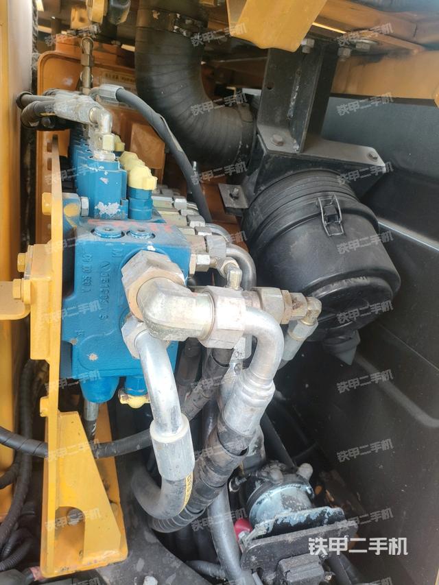 回轉(zhuǎn)馬達和主控閥（整機外觀）