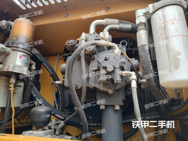 液压泵舱室正面整体（整机外观）