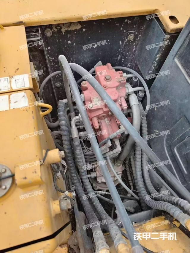 回转马达和主控阀（整机外观）