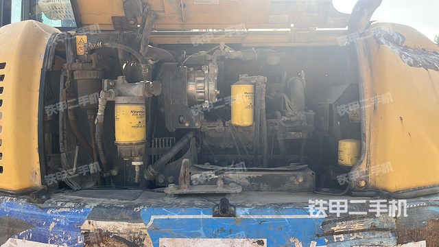 液壓泵艙室正面整體（整機(jī)外觀）