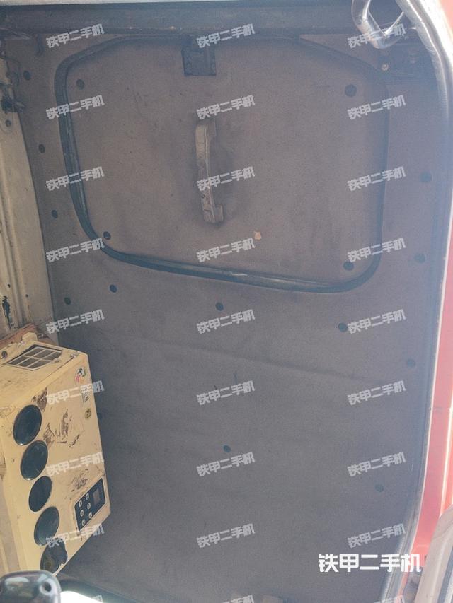 駕駛室頂部（整機外觀）