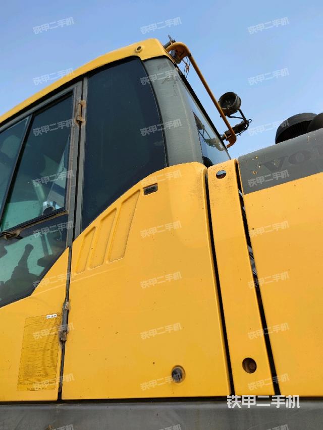 駕駛室正側(cè)（駕駛室部分）