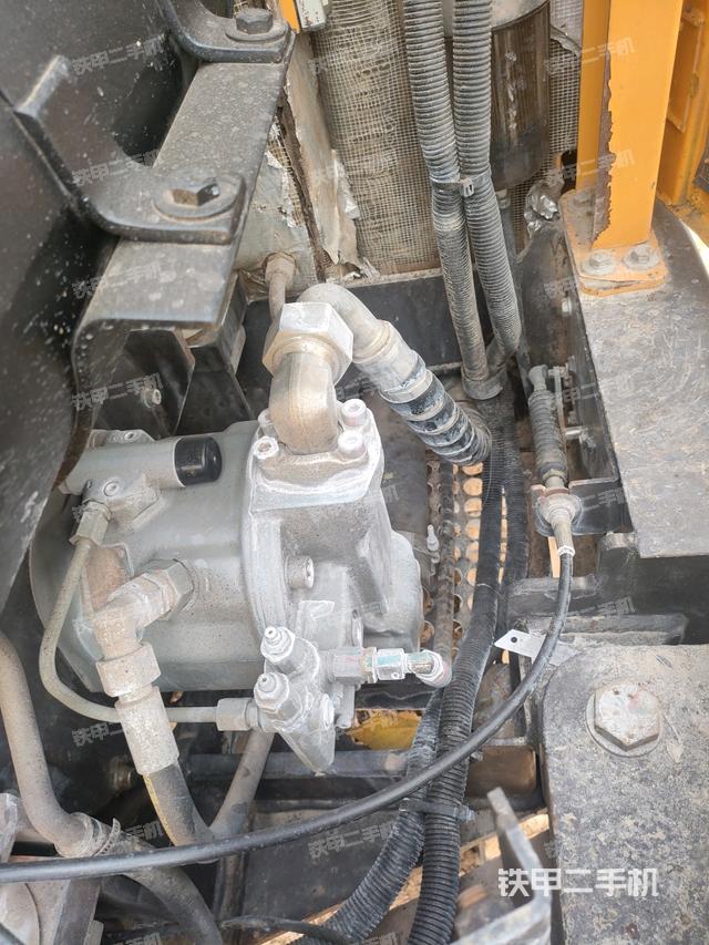 液壓泵艙室正面整體（整機(jī)外觀）