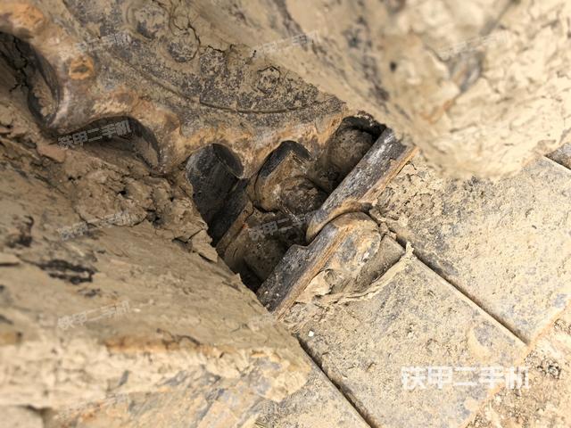 右驅(qū)動輪（行走機(jī)構(gòu)）