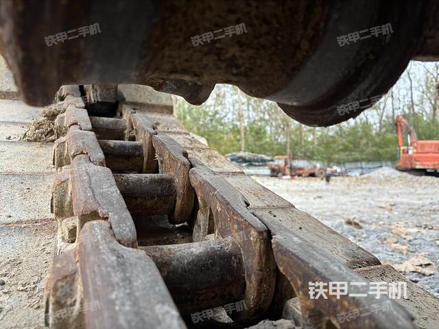 右驅(qū)動輪（行走機(jī)構(gòu)）