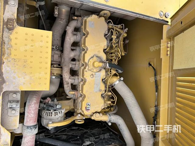 氣門(mén)室蓋螺絲特寫(xiě)（上車(chē)部件）