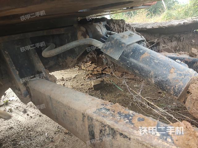 回转马达和主控阀（整机外观）