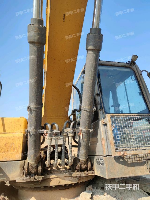 大臂油缸整體?豎拍（工作和回轉(zhuǎn)裝置）