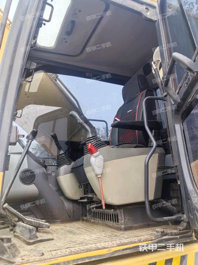 駕駛室整體（整機外觀）