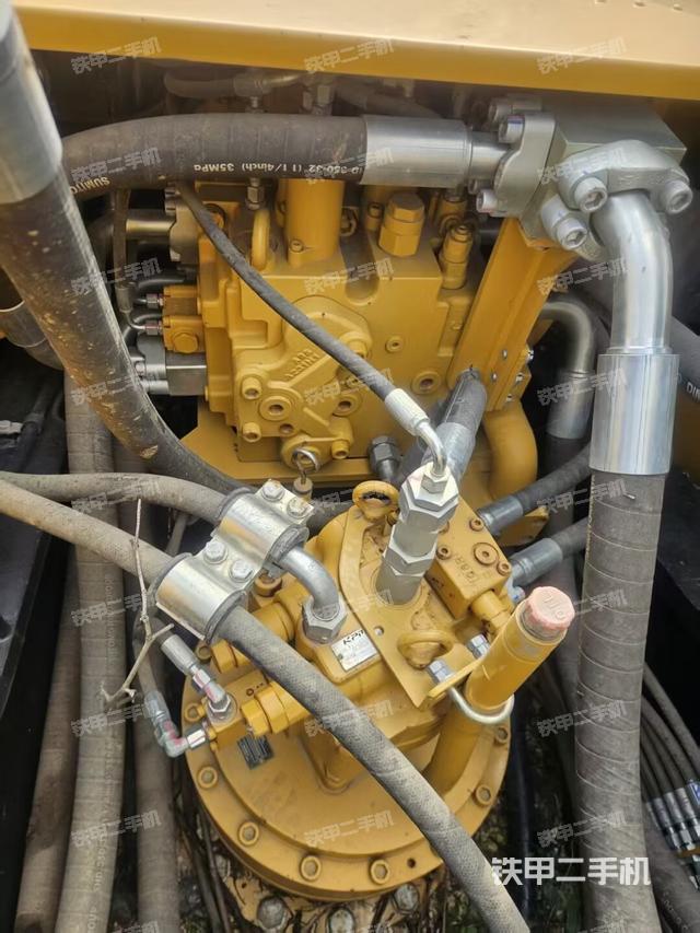 回转马达和主控阀（整机外观）