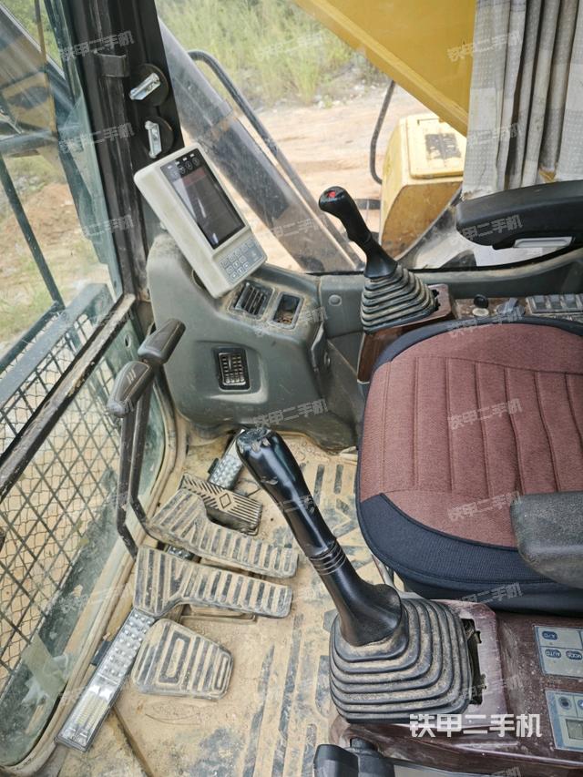 驾驶室整体（整机外观）