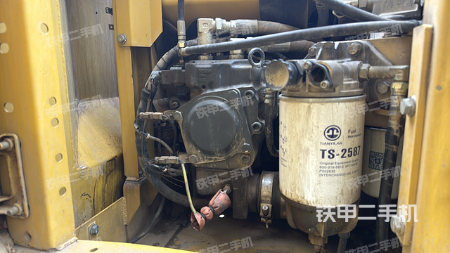 液壓泵艙室正面整體（整機(jī)外觀）