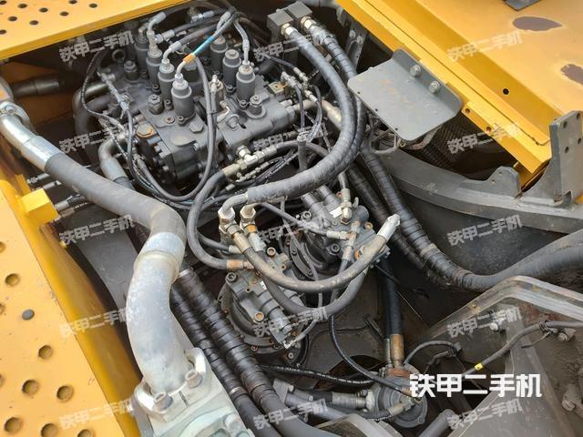 回转马达和主控阀（整机外观）