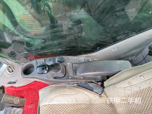 座椅右側(cè)控制臺/鑰匙門/油門/含右手柄（駕駛室部分）