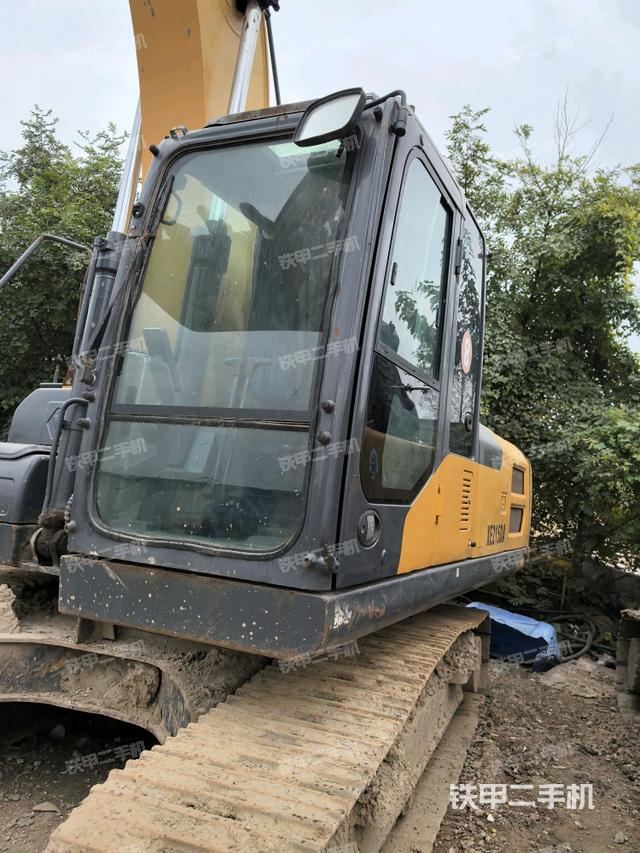 驾驶室整体（整机外观）