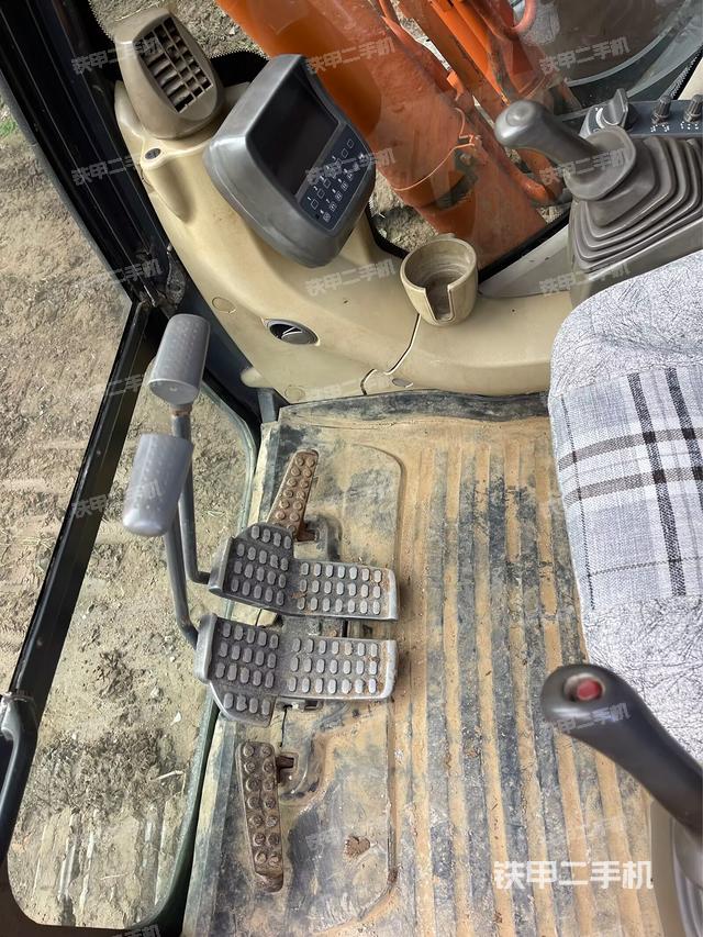 驾驶室整体（整机外观）