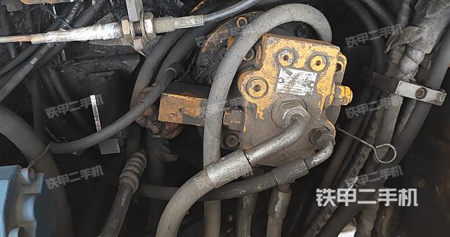 回转马达和主控阀（整机外观）