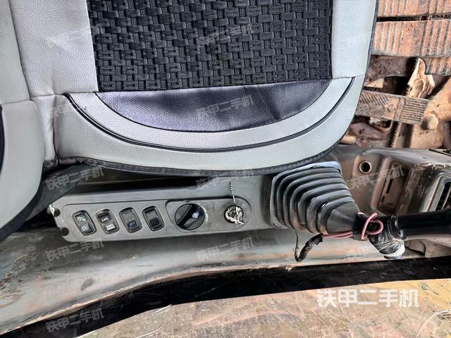 座椅左側(cè)控制臺(tái)/音響/含左手柄（駕駛室部分）