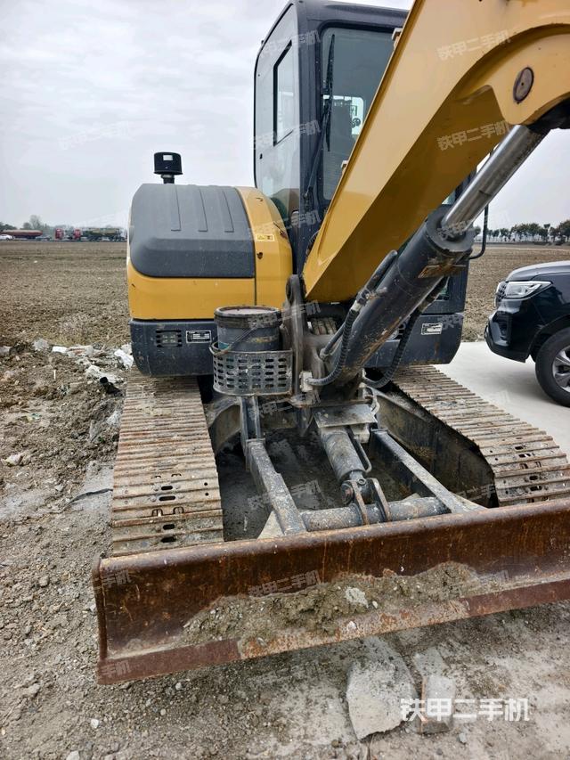 轉(zhuǎn)盤和下車架正前（工作和回轉(zhuǎn)裝置）