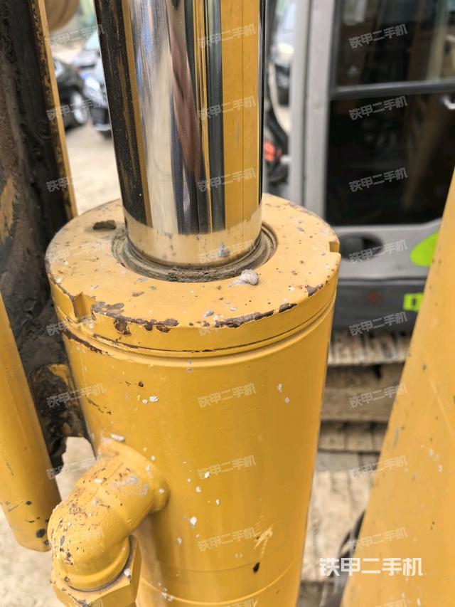 轉(zhuǎn)盤(pán)和下車架正前（工作和回轉(zhuǎn)裝置）