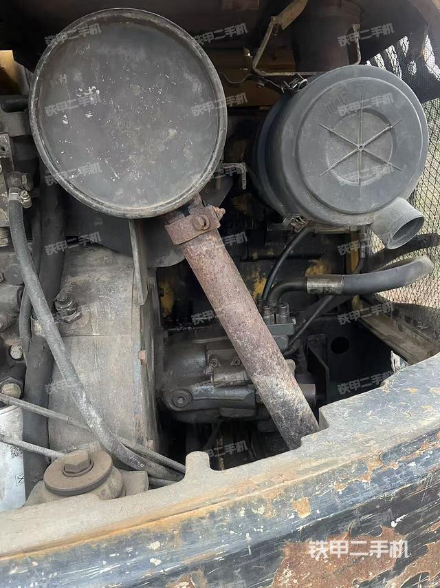 液压泵舱室正面整体（整机外观）