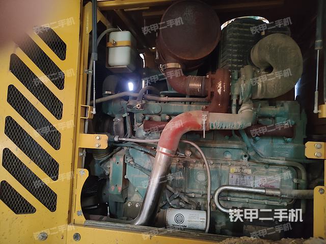 发动机右侧（整机外观及大件）