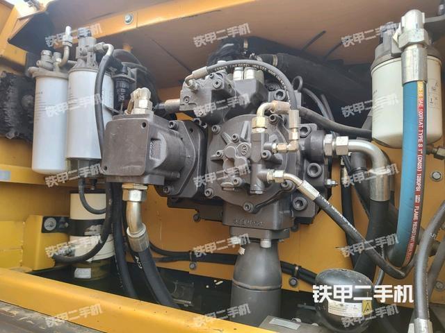 液压泵舱室正面整体（整机外观）