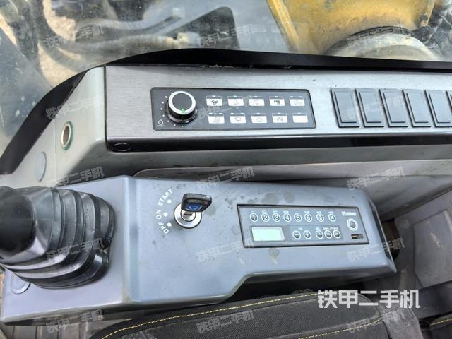 座椅左側(cè)控制臺/音響/含左手柄（駕駛室部分）