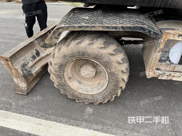 左驅(qū)動(dòng)輪（行走機(jī)構(gòu)）