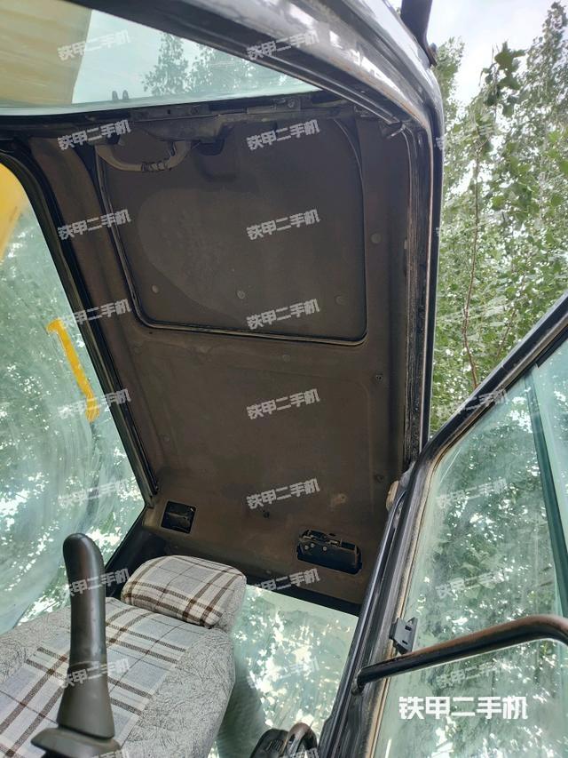 驾驶室顶部（整机外观）