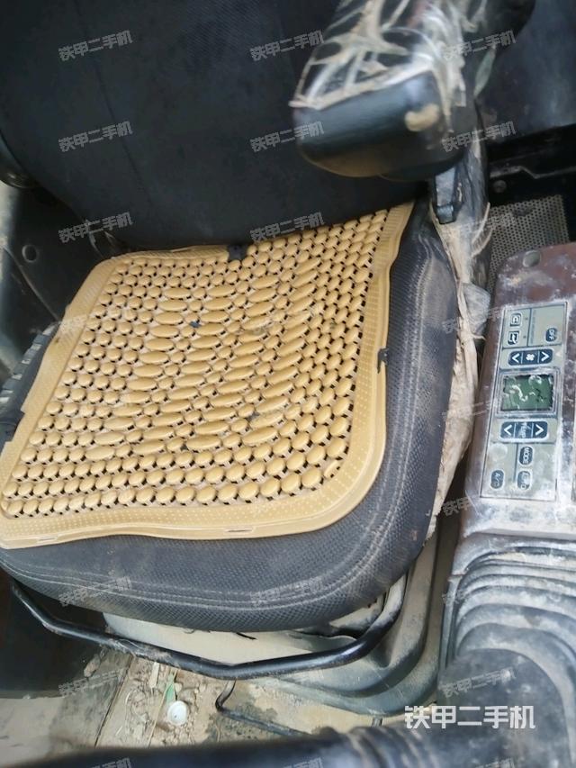 座椅左側(cè)控制臺/音響/含左手柄（駕駛室部分）