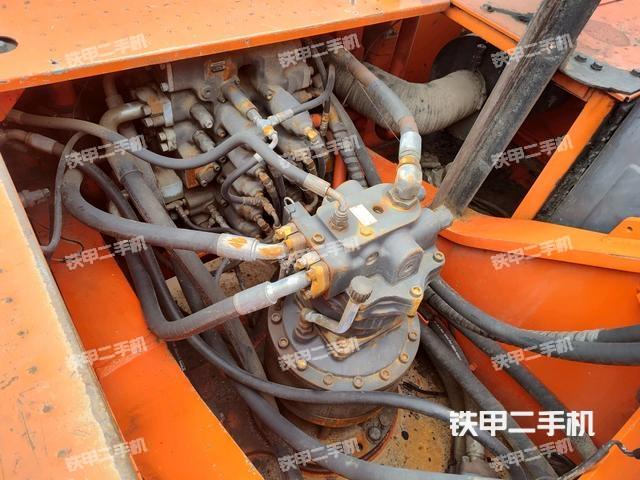 回转马达和主控阀（整机外观）