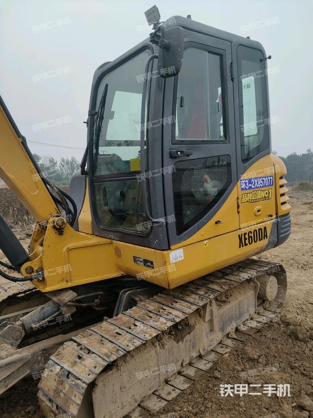 駕駛室整體（整機(jī)外觀）