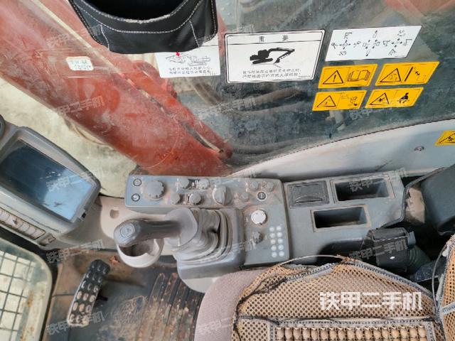 座椅右側(cè)控制臺(tái)/鑰匙門/油門/含右手柄（駕駛室部分）