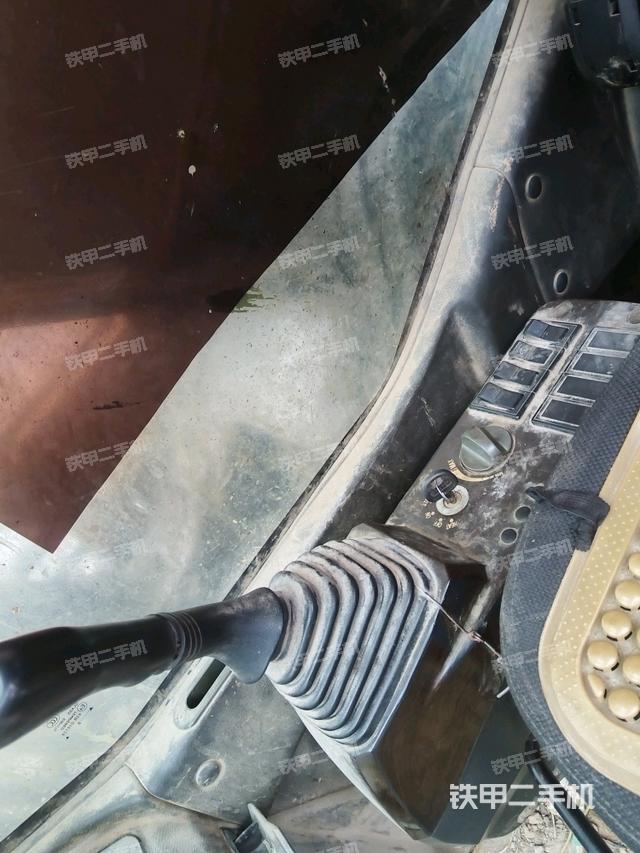 座椅右側(cè)控制臺/鑰匙門/油門/含右手柄（駕駛室部分）