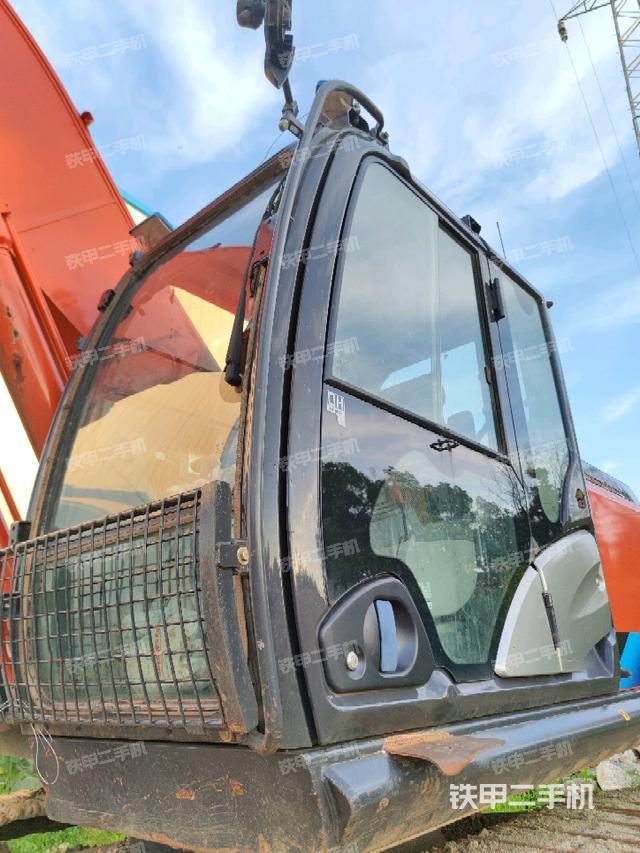 駕駛室左前45度（駕駛室部分）