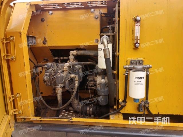 液壓泵艙室正面整體（整機(jī)外觀）