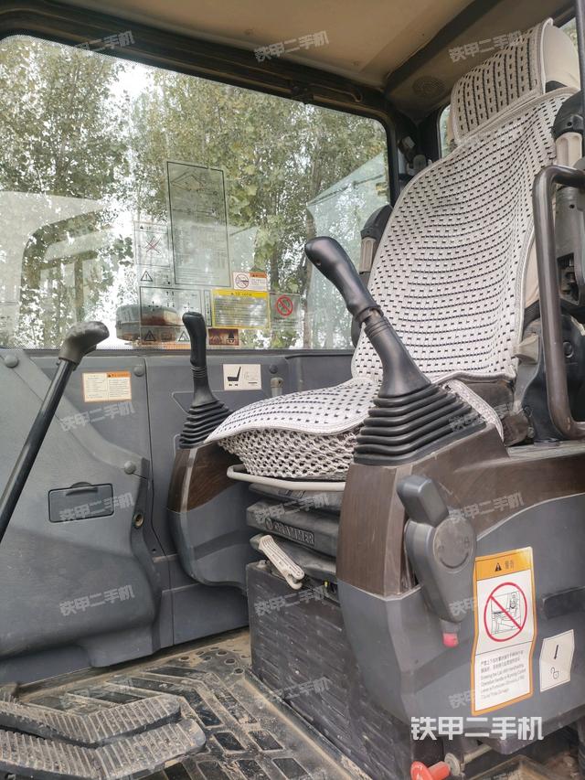 駕駛室頂部（整機(jī)外觀）