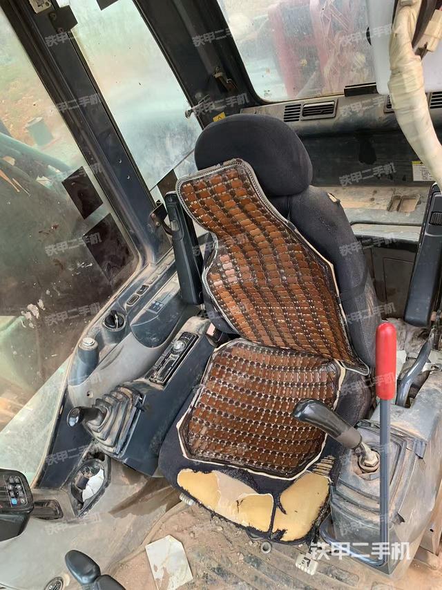 駕駛室整體（整機(jī)外觀(guān)）