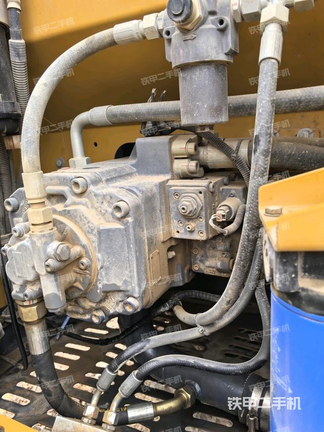 液壓泵斜45?左（大件艙室）