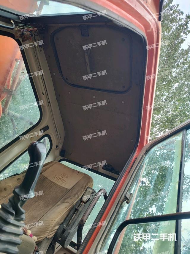 驾驶室顶部（整机外观）