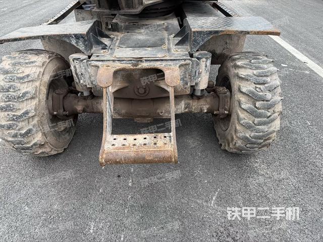 轉(zhuǎn)盤(pán)和下車(chē)架正前（工作和回轉(zhuǎn)裝置）