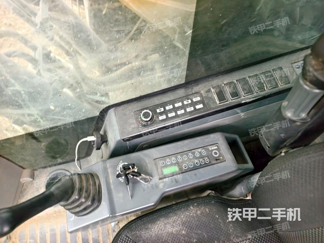 座椅右侧控制台/钥匙门/油门/含右手柄（驾驶室部分）