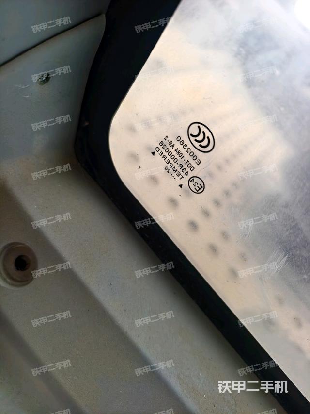 后窗玻璃角标（驾驶室部分）