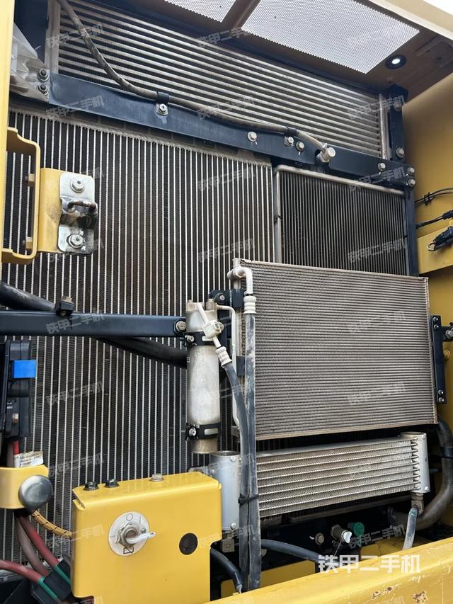 散熱器正面（大件艙室）