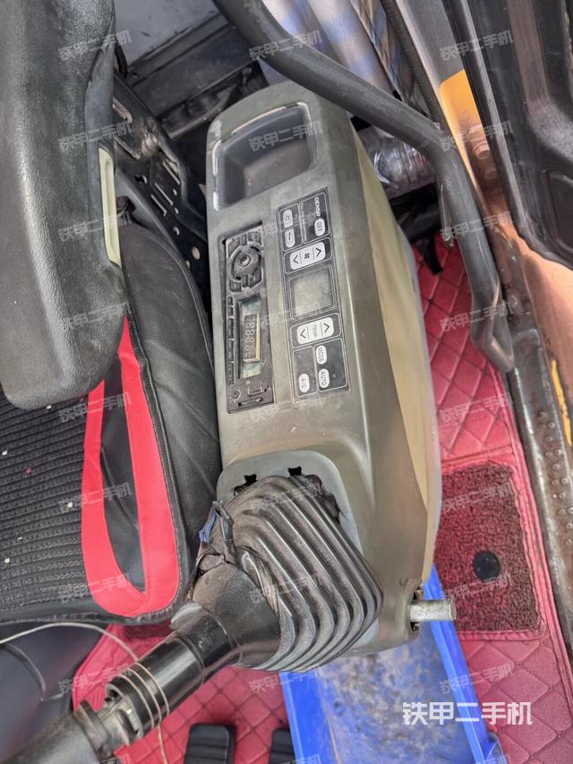 座椅左側(cè)控制臺(tái)/音響/含左手柄（駕駛室部分）