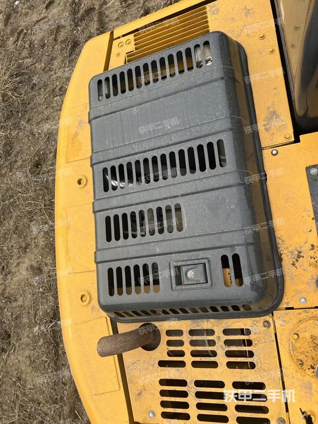 驾驶室顶部（整机外观）