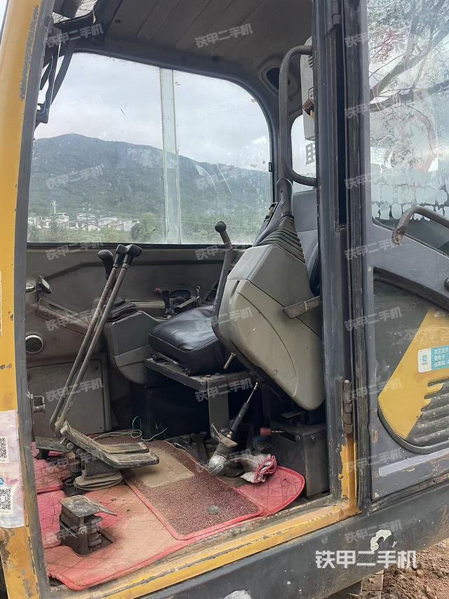 驾驶室顶部（整机外观）