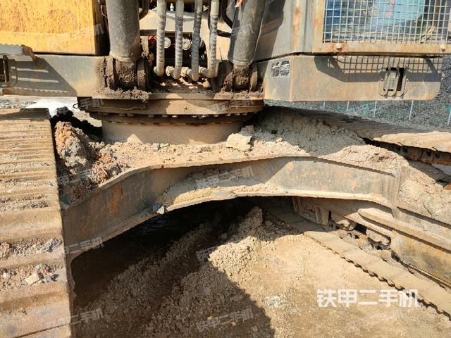 轉(zhuǎn)盤和下車架正前（工作和回轉(zhuǎn)裝置）